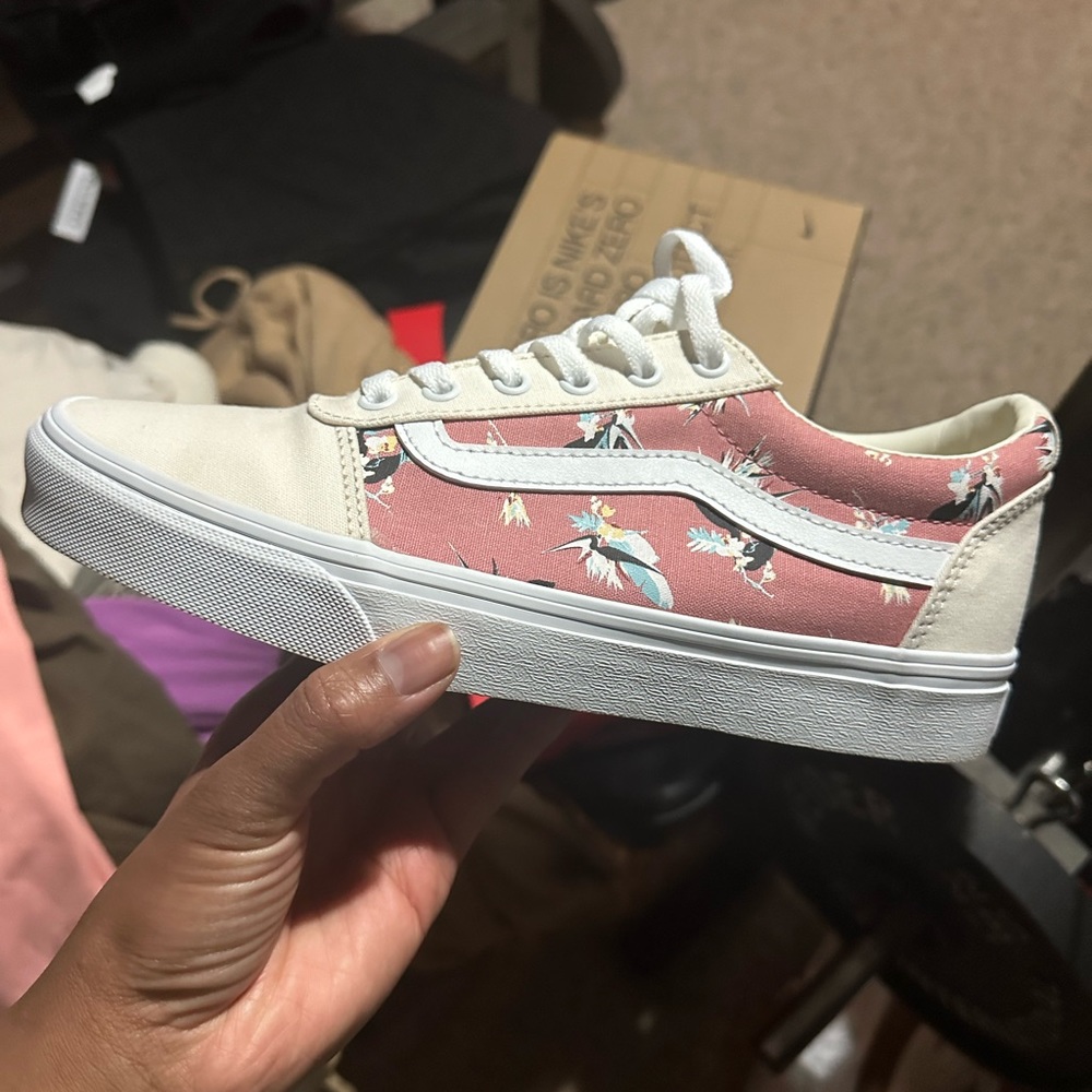 Brand new vans cream and pink women’s 9